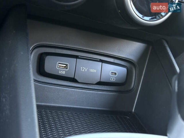 Синий Хендай Venue, объемом двигателя 1.59 л и пробегом 9 тыс. км за 20500 $, фото 59 на Automoto.ua