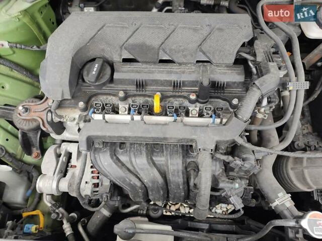 Зеленый Хендай Venue, объемом двигателя 1.59 л и пробегом 60 тыс. км за 12200 $, фото 19 на Automoto.ua