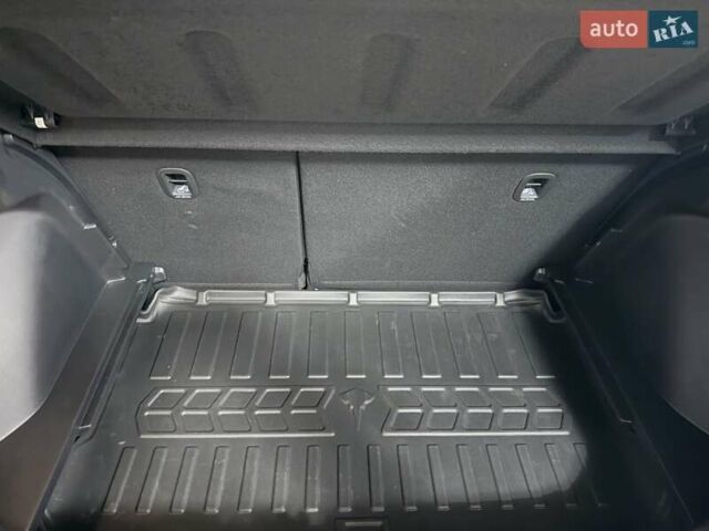 Зеленый Хендай Venue, объемом двигателя 1.59 л и пробегом 22 тыс. км за 18500 $, фото 57 на Automoto.ua