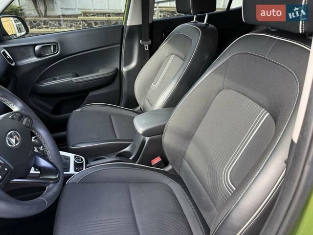 Зеленый Хендай Venue, объемом двигателя 1.59 л и пробегом 22 тыс. км за 18500 $, фото 19 на Automoto.ua