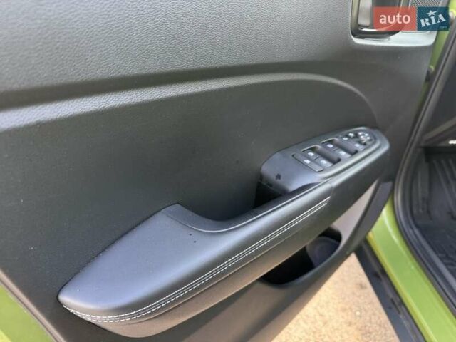 Зеленый Хендай Venue, объемом двигателя 1.59 л и пробегом 22 тыс. км за 18500 $, фото 17 на Automoto.ua
