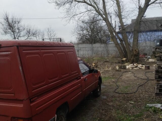 Красный ИЖ 2117, объемом двигателя 2 л и пробегом 90 тыс. км за 800 $, фото 3 на Automoto.ua