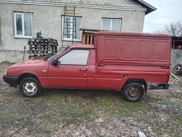 Красный ИЖ 2117, объемом двигателя 2 л и пробегом 90 тыс. км за 800 $, фото 1 на Automoto.ua