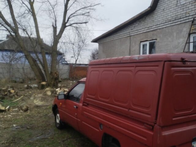 Красный ИЖ 2117, объемом двигателя 2 л и пробегом 90 тыс. км за 800 $, фото 4 на Automoto.ua