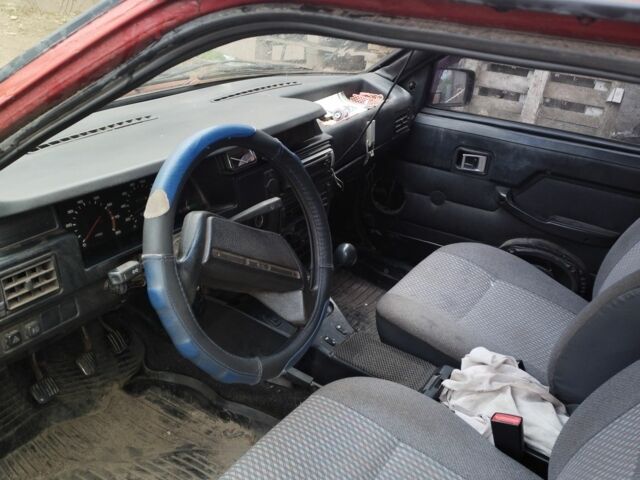 Красный ИЖ 2117, объемом двигателя 2 л и пробегом 90 тыс. км за 800 $, фото 6 на Automoto.ua