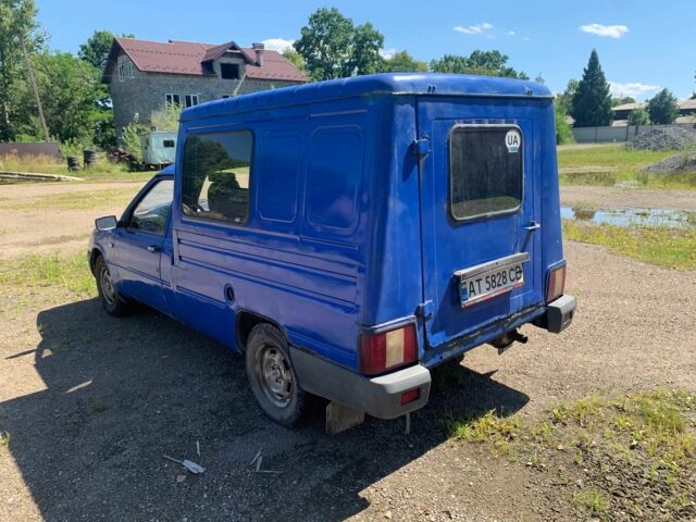 Синий ИЖ 2117, объемом двигателя 1.6 л и пробегом 307 тыс. км за 882 $, фото 4 на Automoto.ua