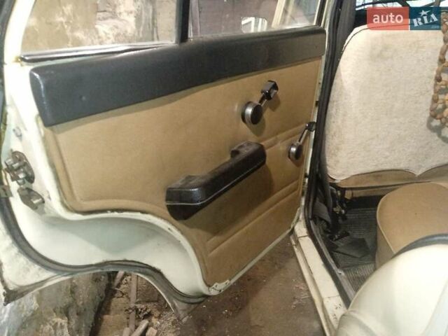 Белый ИЖ 21251 Комби, объемом двигателя 1.5 л и пробегом 42 тыс. км за 400 $, фото 8 на Automoto.ua