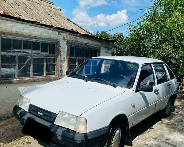 ИЖ 2126 2002 в Кропивницком (Кировограде) на Automoto.ua Белый ИЖ 2126, объемом двигателя 1.6 л и пробегом 140 тыс. км за 1300 $, фото 1 на Automoto.ua