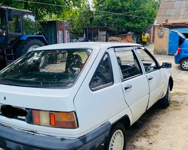 ИЖ 2126 2002 в Кропивницком (Кировограде) на Automoto.ua Белый ИЖ 2126, объемом двигателя 1.6 л и пробегом 140 тыс. км за 1300 $, фото 3 на Automoto.ua