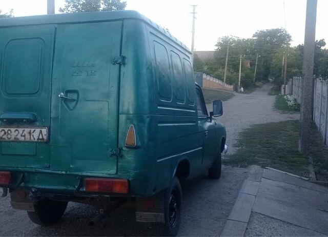 Зеленый ИЖ 2715, объемом двигателя 1.5 л и пробегом 200 тыс. км за 350 $, фото 4 на Automoto.ua