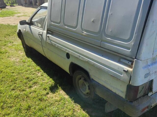 Белый ИЖ 2717, объемом двигателя 1.6 л и пробегом 131 тыс. км за 1032 $, фото 2 на Automoto.ua