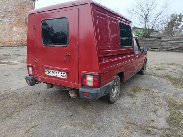 Красный ИЖ 2717, объемом двигателя 1.6 л и пробегом 45 тыс. км за 711 $, фото 5 на Automoto.ua