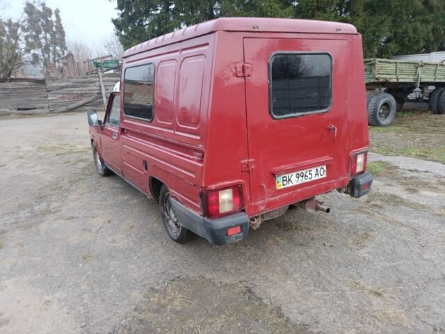 Красный ИЖ 2717, объемом двигателя 1.6 л и пробегом 45 тыс. км за 711 $, фото 2 на Automoto.ua