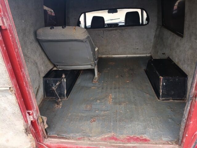 Красный ИЖ 2717, объемом двигателя 1.6 л и пробегом 45 тыс. км за 711 $, фото 7 на Automoto.ua