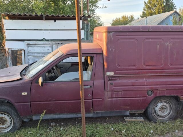 Красный ИЖ 2717, объемом двигателя 1 л и пробегом 180 тыс. км за 605 $, фото 1 на Automoto.ua