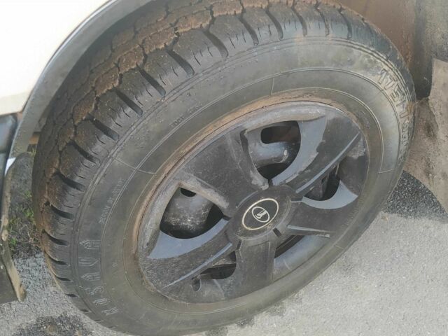 Белый ИЖ 27171, объемом двигателя 1.6 л и пробегом 2 тыс. км за 880 $, фото 5 на Automoto.ua