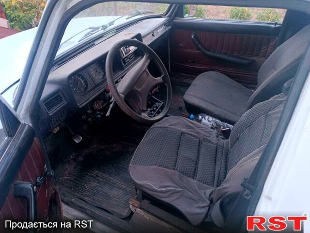 Белый ИЖ 27175, объемом двигателя 1.5 л и пробегом 200 тыс. км за 800 $, фото 2 на Automoto.ua