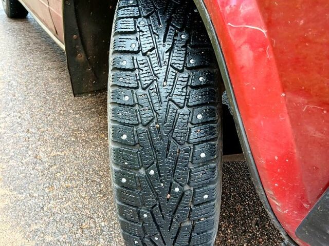 Красный ИЖ 27175, объемом двигателя 1.6 л и пробегом 165 тыс. км за 1100 $, фото 4 на Automoto.ua