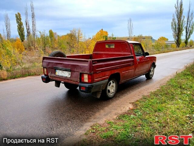 Красный ИЖ 27175, объемом двигателя 1.6 л и пробегом 165 тыс. км за 1100 $, фото 2 на Automoto.ua