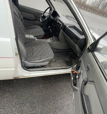 Белый ИЖ 2717 Ода, объемом двигателя 1.6 л и пробегом 197 тыс. км за 950 $, фото 8 на Automoto.ua
