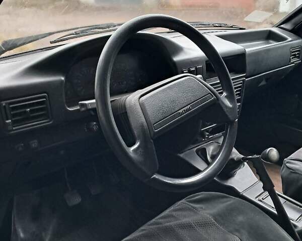 Красный ИЖ 2717 Ода, объемом двигателя 1.6 л и пробегом 80 тыс. км за 950 $, фото 1 на Automoto.ua