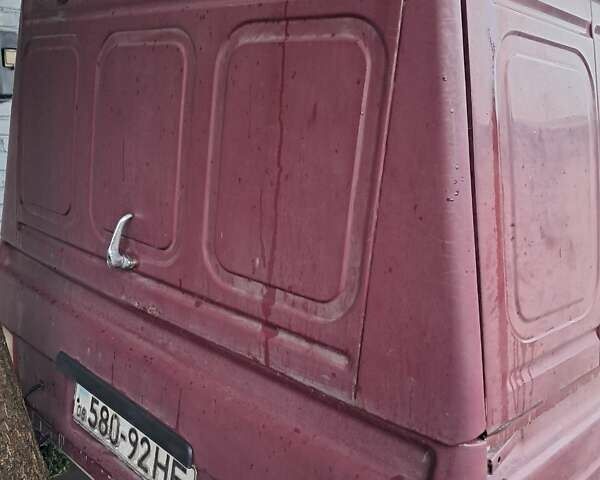 Красный ИЖ 2717 Ода, объемом двигателя 1.6 л и пробегом 80 тыс. км за 950 $, фото 4 на Automoto.ua