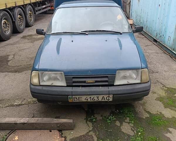 Синий ИЖ 2717 Ода, объемом двигателя 1.57 л и пробегом 350 тыс. км за 970 $, фото 11 на Automoto.ua