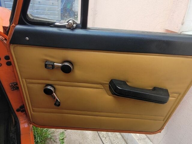 Оранжевый ИЖ 412, объемом двигателя 0 л и пробегом 75 тыс. км за 500 $, фото 4 на Automoto.ua