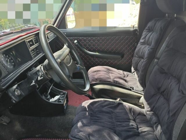 ИЖ Другая 2007 в Изюме на Automoto.ua Красный ИЖ Другая, объемом двигателя 1.6 л и пробегом 70 тыс. км за 954 $, фото 7 на Automoto.ua