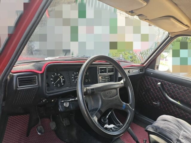 ИЖ Другая 2007 в Изюме на Automoto.ua Красный ИЖ Другая, объемом двигателя 1.6 л и пробегом 70 тыс. км за 954 $, фото 6 на Automoto.ua