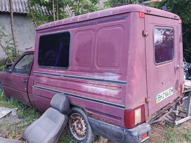 Красный ИЖ Другая, объемом двигателя 1.7 л и пробегом 17 тыс. км за 600 $, фото 1 на Automoto.ua