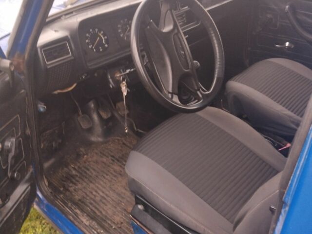 Синий ИЖ Другая, объемом двигателя 1.6 л и пробегом 200 тыс. км за 1200 $, фото 4 на Automoto.ua