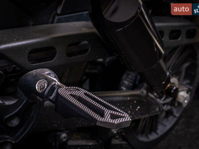 Черный Индиан Scout  Bobber , объемом двигателя 1.1 л и пробегом 19 тыс. км за 18000 $, фото 6 на Automoto.ua