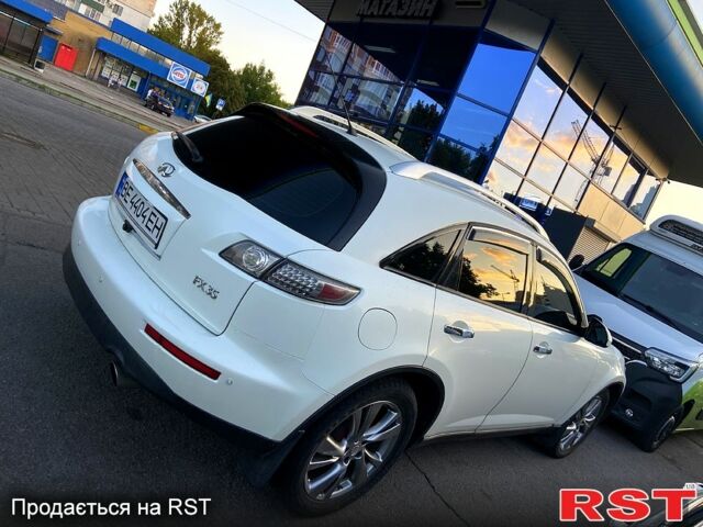 Белый Инфинити ФХ, объемом двигателя 3.5 л и пробегом 280 тыс. км за 9850 $, фото 2 на Automoto.ua