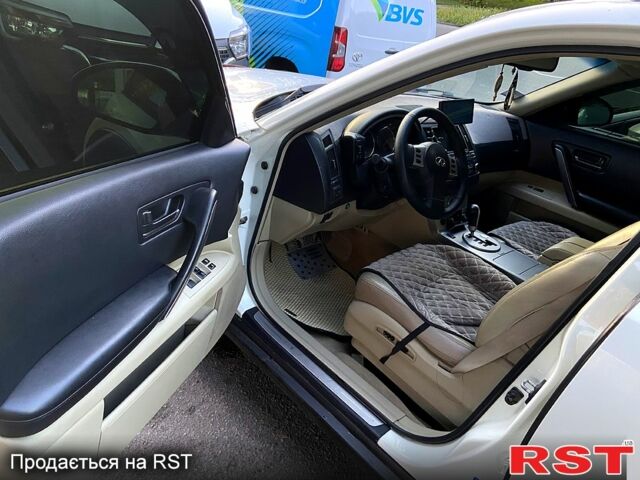 Белый Инфинити ФХ, объемом двигателя 3.5 л и пробегом 280 тыс. км за 9850 $, фото 5 на Automoto.ua