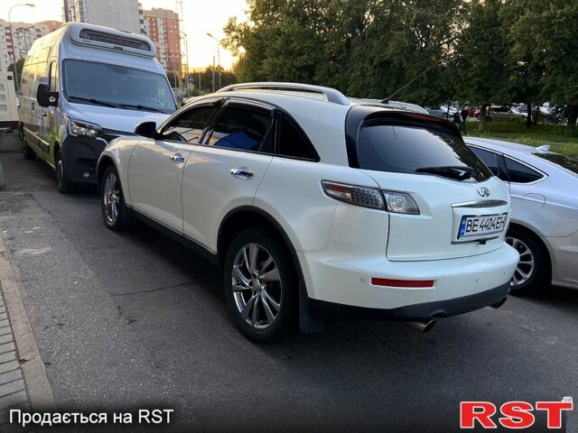 Белый Инфинити ФХ, объемом двигателя 3.5 л и пробегом 280 тыс. км за 9850 $, фото 3 на Automoto.ua