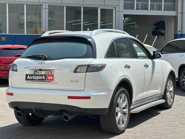 Белый Инфинити ФХ, объемом двигателя 3.5 л и пробегом 323 тыс. км за 6790 $, фото 4 на Automoto.ua