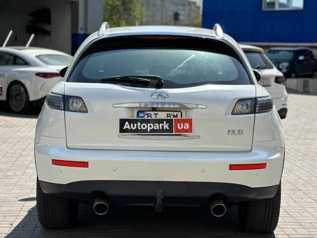 Белый Инфинити ФХ, объемом двигателя 3.5 л и пробегом 323 тыс. км за 6790 $, фото 5 на Automoto.ua