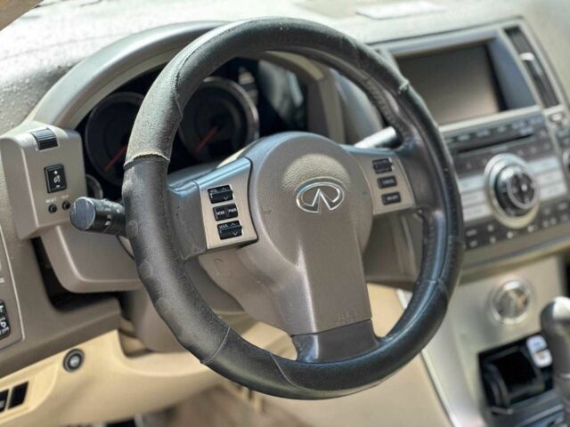 Белый Инфинити ФХ, объемом двигателя 3.5 л и пробегом 323 тыс. км за 6790 $, фото 16 на Automoto.ua