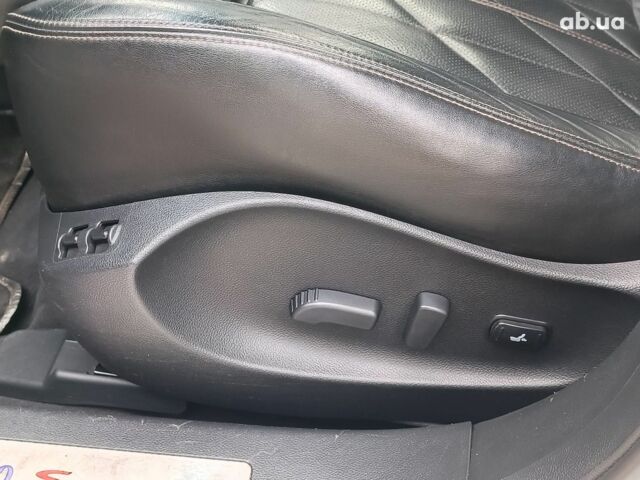 Белый Инфинити ФХ, объемом двигателя 3.7 л и пробегом 168 тыс. км за 18490 $, фото 21 на Automoto.ua