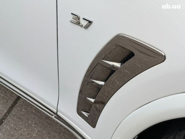 Белый Инфинити ФХ, объемом двигателя 3.7 л и пробегом 168 тыс. км за 18490 $, фото 6 на Automoto.ua