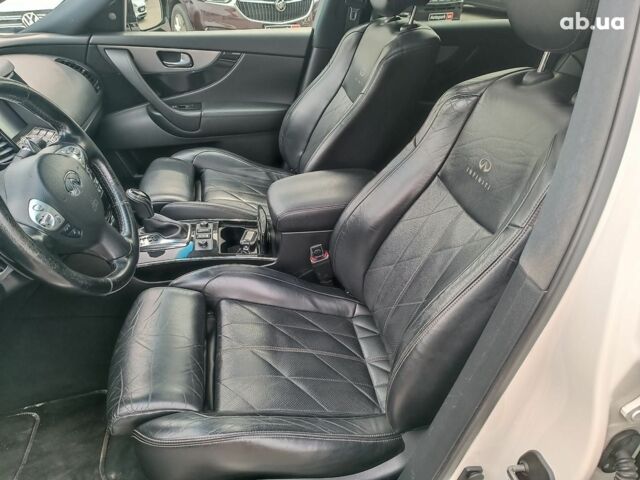 Белый Инфинити ФХ, объемом двигателя 3.7 л и пробегом 168 тыс. км за 18490 $, фото 17 на Automoto.ua