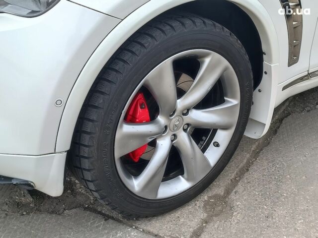 Белый Инфинити ФХ, объемом двигателя 3.7 л и пробегом 168 тыс. км за 18490 $, фото 3 на Automoto.ua