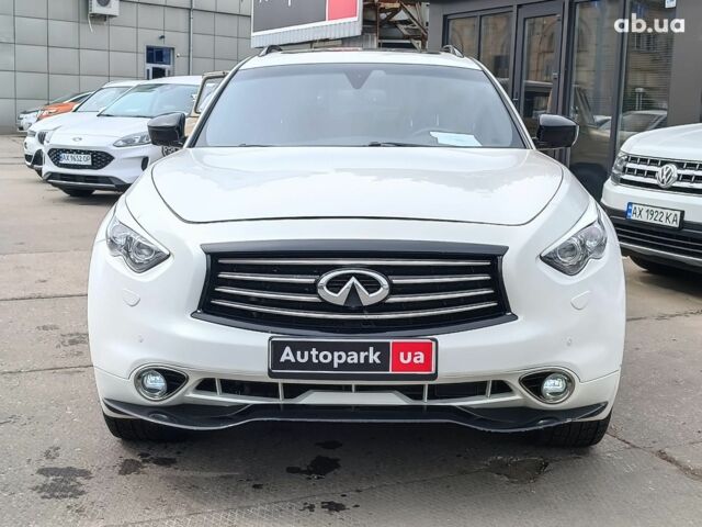 Белый Инфинити ФХ, объемом двигателя 3.7 л и пробегом 168 тыс. км за 18490 $, фото 1 на Automoto.ua