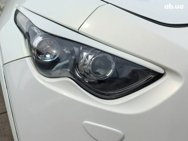 Белый Инфинити ФХ, объемом двигателя 3.7 л и пробегом 168 тыс. км за 18490 $, фото 5 на Automoto.ua