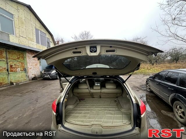 Бежевый Инфинити ФХ, объемом двигателя 3.5 л и пробегом 300 тыс. км за 6200 $, фото 5 на Automoto.ua