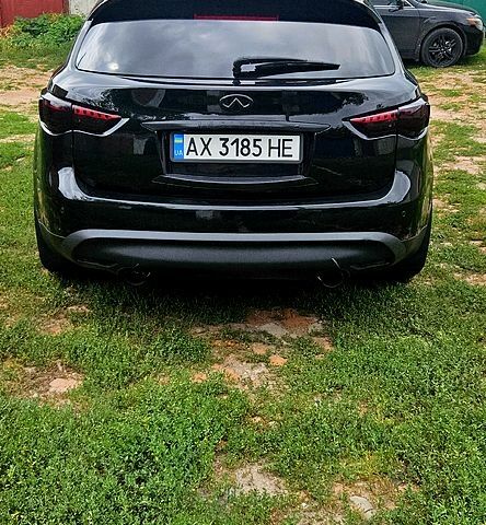 Черный Инфинити ФХ, объемом двигателя 3.5 л и пробегом 303 тыс. км за 13000 $, фото 1 на Automoto.ua