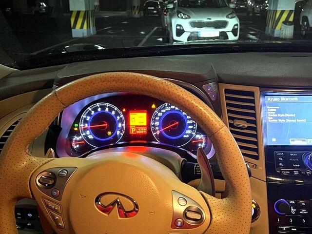 Чорний Інфініті ФХ, об'ємом двигуна 3.7 л та пробігом 162 тис. км за 13600 $, фото 4 на Automoto.ua