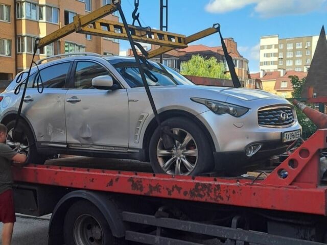 Серый Инфинити ФХ, объемом двигателя 3.5 л и пробегом 180 тыс. км за 8000 $, фото 7 на Automoto.ua