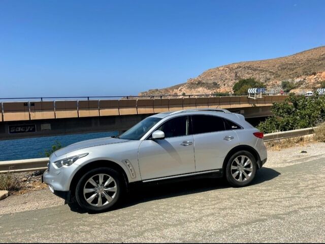 Серый Инфинити ФХ, объемом двигателя 3.5 л и пробегом 180 тыс. км за 8000 $, фото 2 на Automoto.ua